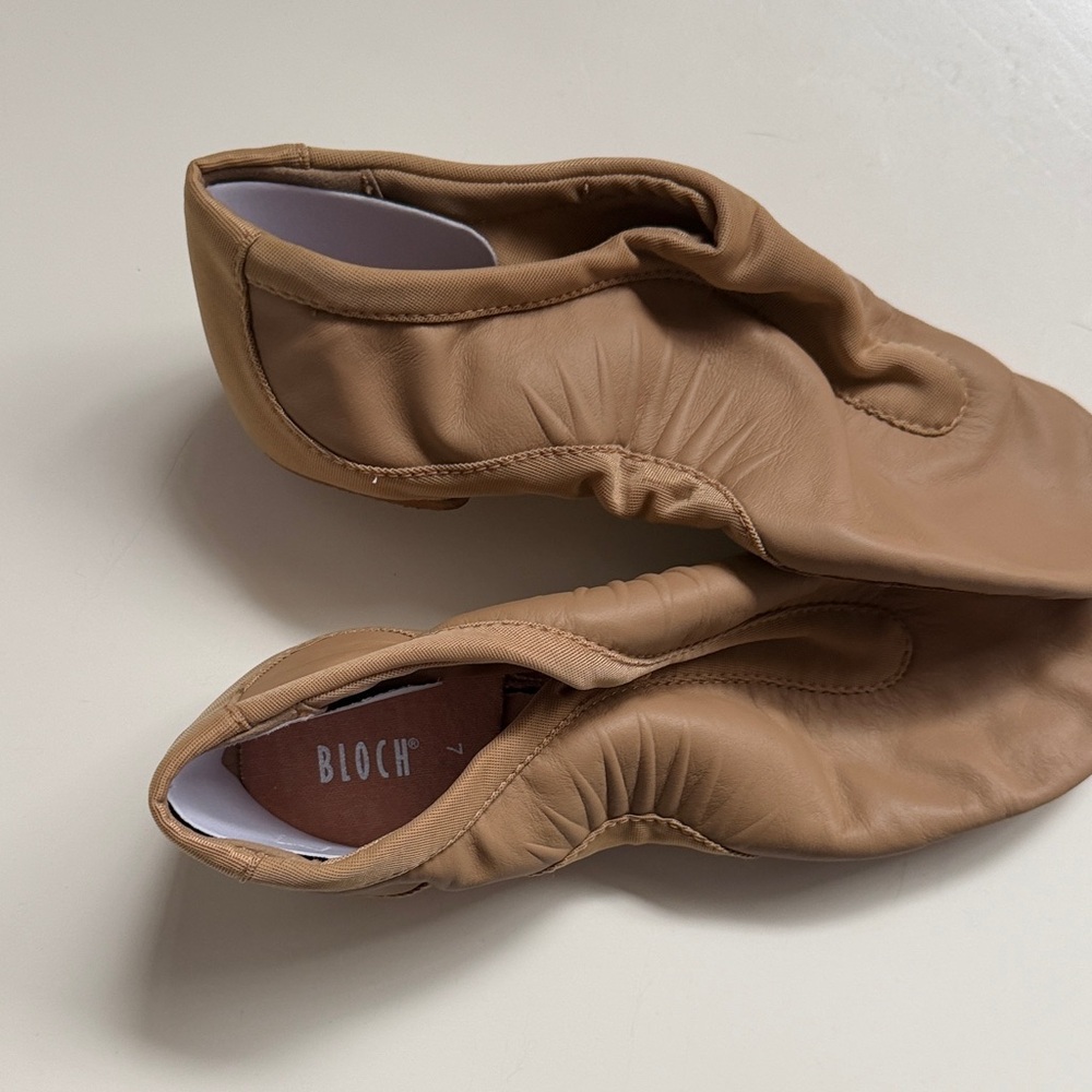 Bloch Tan Jazz Shoe Label — Pulse Model S0470L